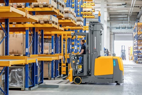 8 Reasons to Consider Very Narrow Aisle Storage in Warehouse Design